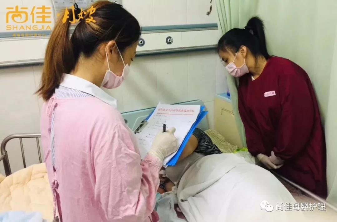 尚佳專業(yè)月嫂丨母乳丨你還認(rèn)為初乳很臟，要擠掉的嗎？